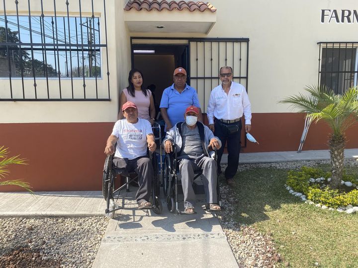 Donación de sillas de ruedas a ciudadanos de #Tlayacapan